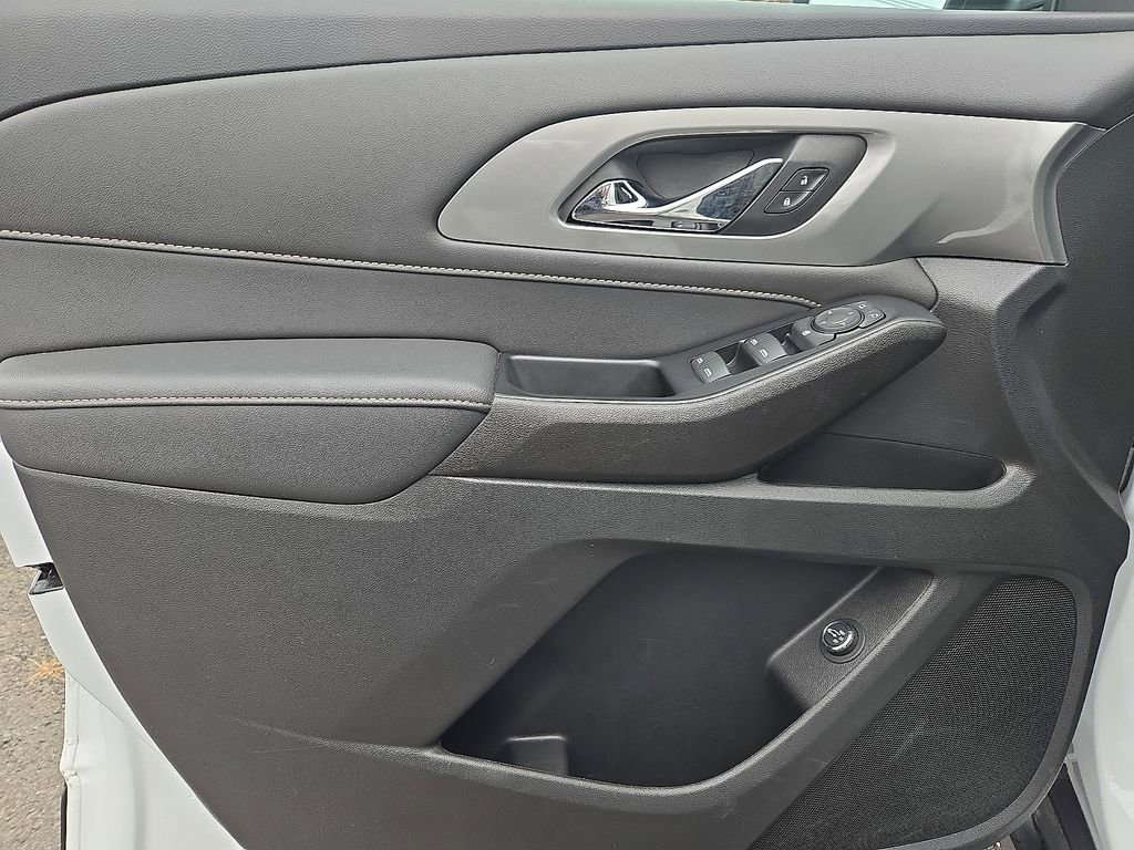 Used 2023 Chevrolet Traverse LT image 18