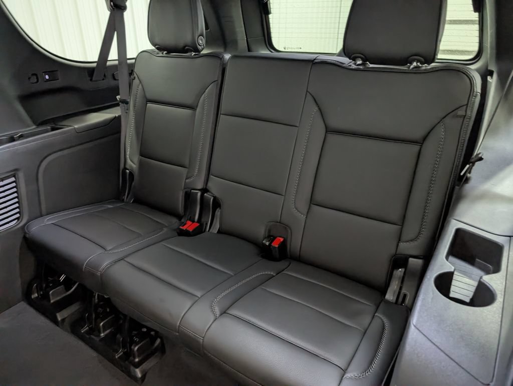 Used 2024 GMC Yukon XL Denali AWD/4WD image 11