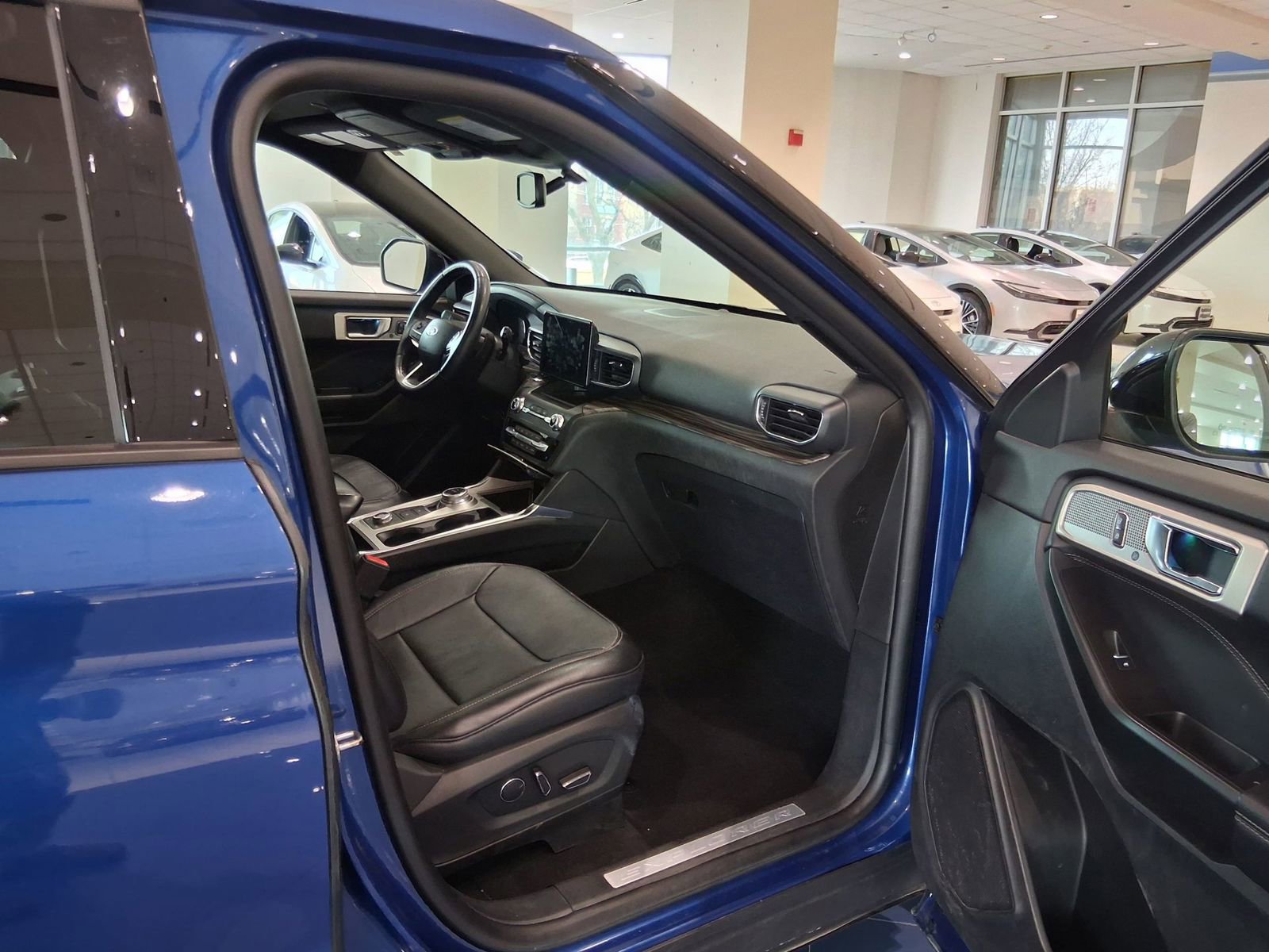 Used 2020 Ford Explorer Limited w/ Hybrid Equipment Group 310A image 11