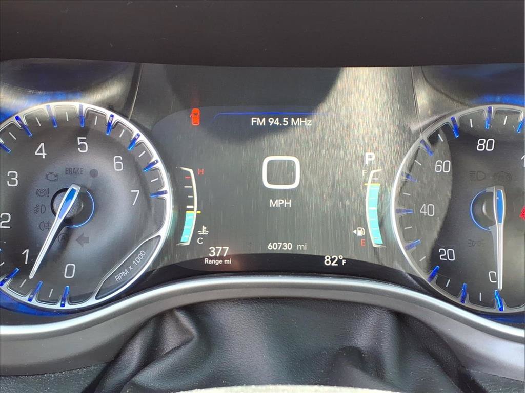 Used 2025 Chrysler Pacifica Select FWD image 13