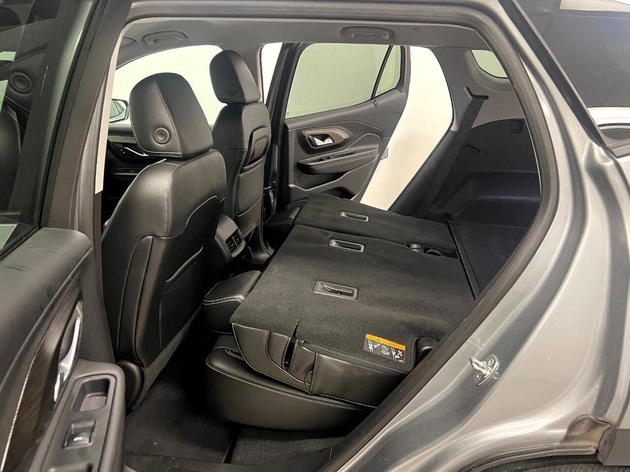 Used 2024 GMC Terrain SLT image 20