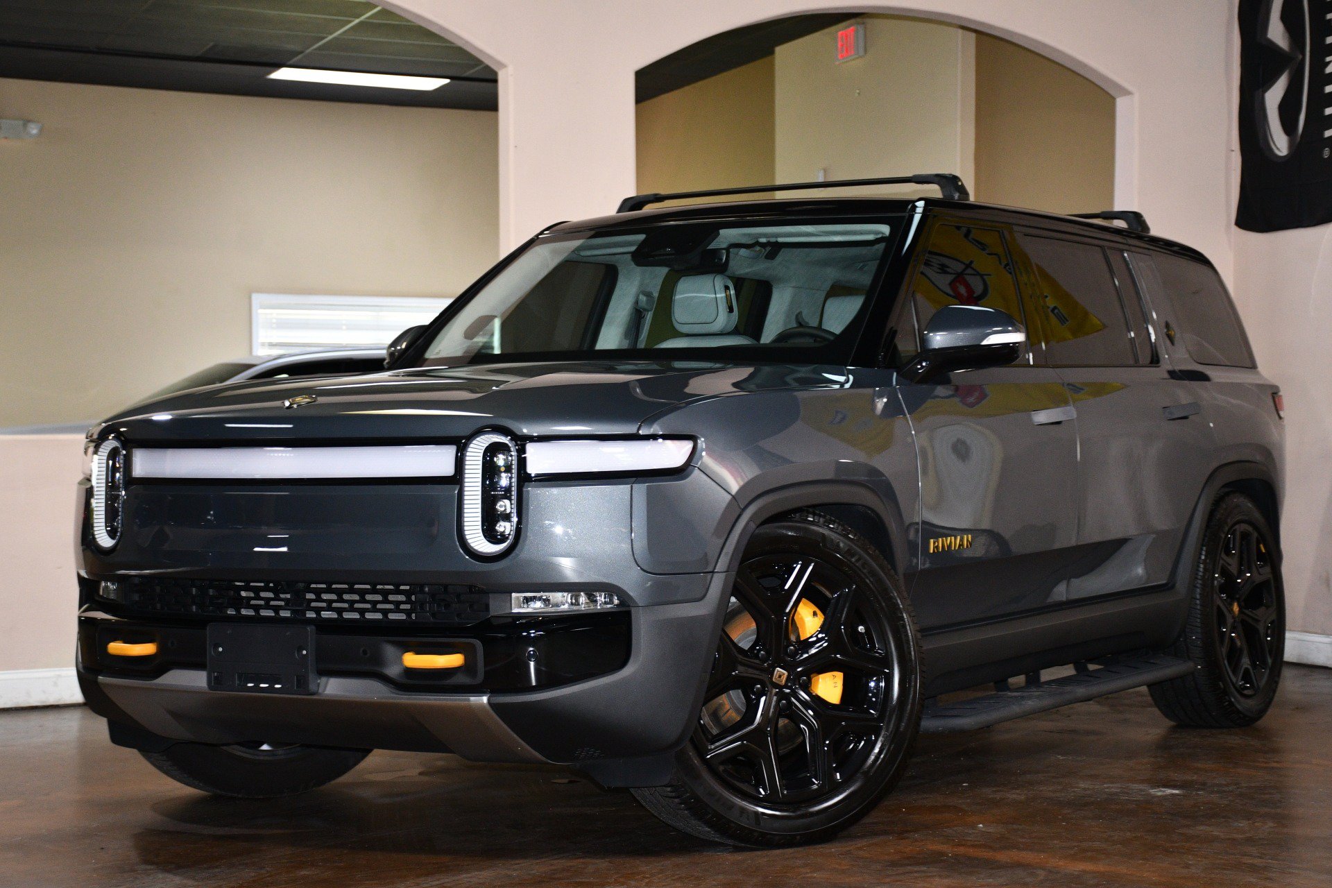Used 2023 Rivian R1S Launch Edition Quad AWD/4WD image 4