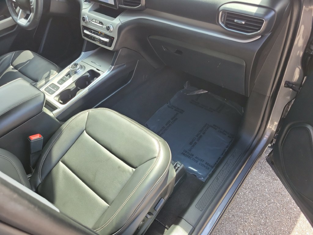 Used 2024 Ford Explorer XLT w/ Equipment Group 202A RWD image 19