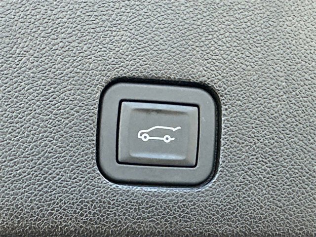 Used 2025 Cadillac XT6 Luxury image 20