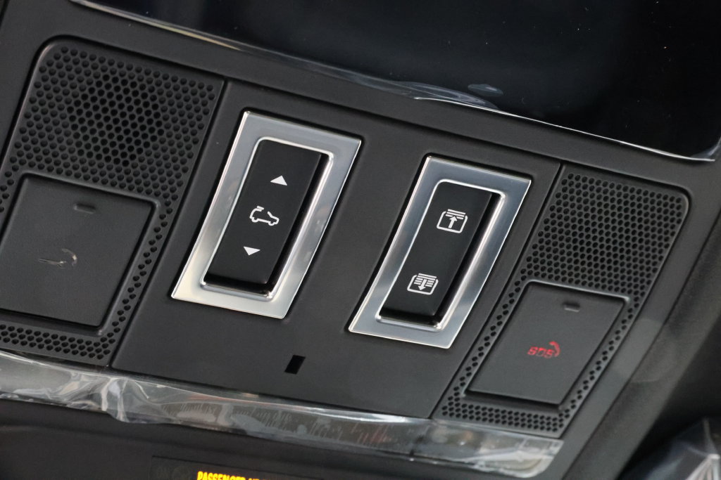 New 2026 Land Rover Defender 110 X-Dynamic SE AWD/4WD image 25