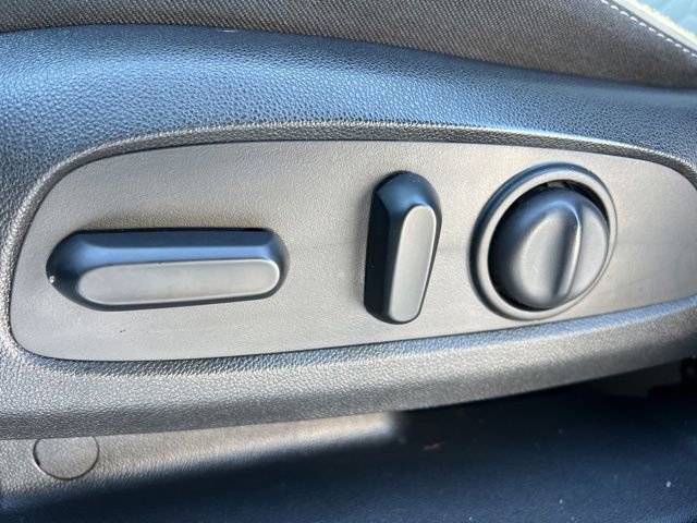 Used 2020 Chevrolet Equinox LS w/ LS Convenience Package image 26