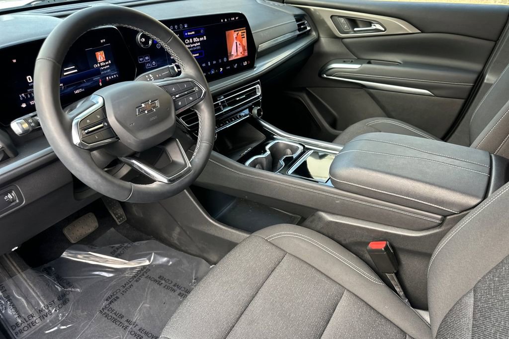 Used 2024 Chevrolet Traverse LT image 10