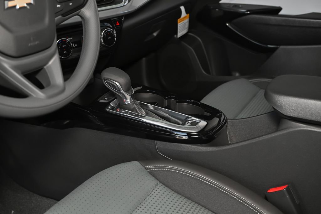 New 2026 Chevrolet Trax LT w/ LPO, Blackout Package FWD image 28