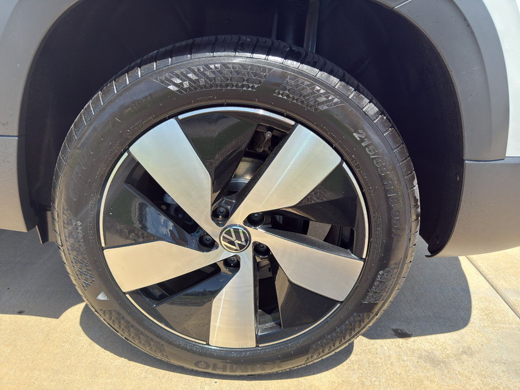 New 2025 Volkswagen Taos S image 17