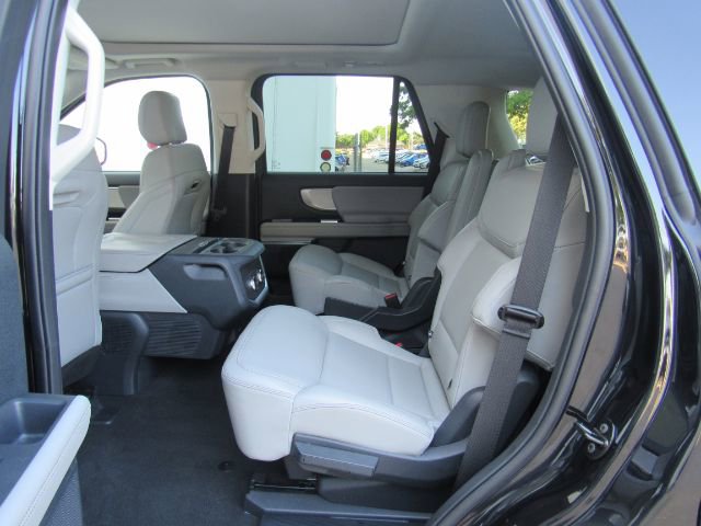 Used 2025 Ford Expedition Active image 20