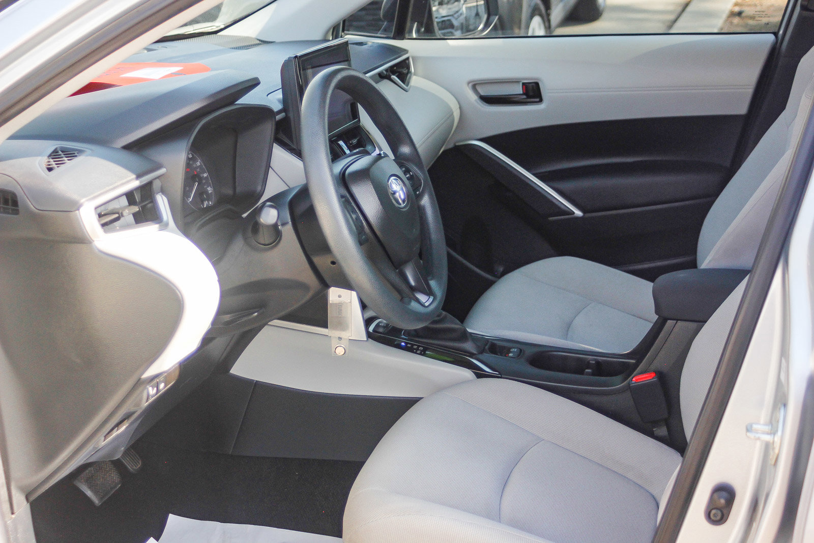 Used 2023 Toyota Corolla Cross L image 17