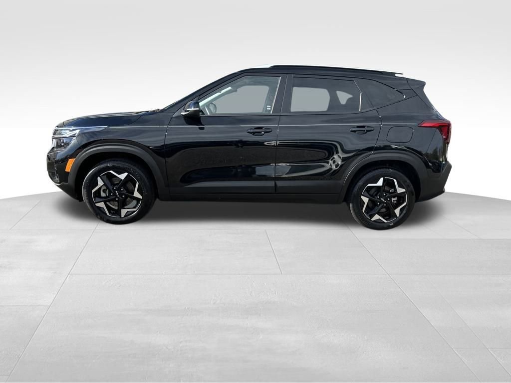 Certified 2025 Kia Seltos S image 3