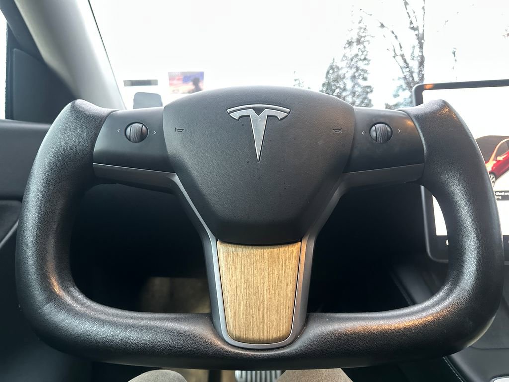 Used 2022 Tesla Model Y Long Range image 7