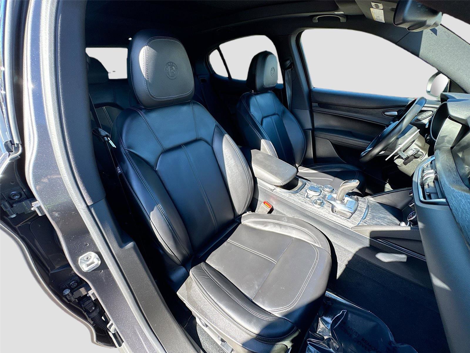 Used 2024 Alfa Romeo Stelvio Sprint image 27