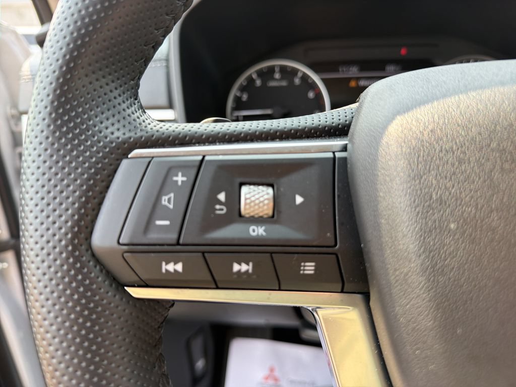 Used 2024 Mitsubishi Outlander SE AWD/4WD image 19