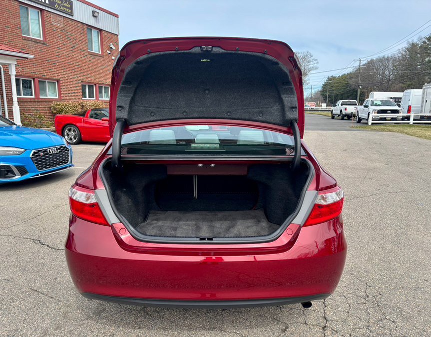 Used 2017 Toyota Camry LE image 29