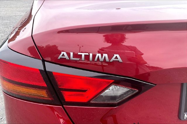 Used 2025 Nissan Altima 2.5 SV FWD image 24