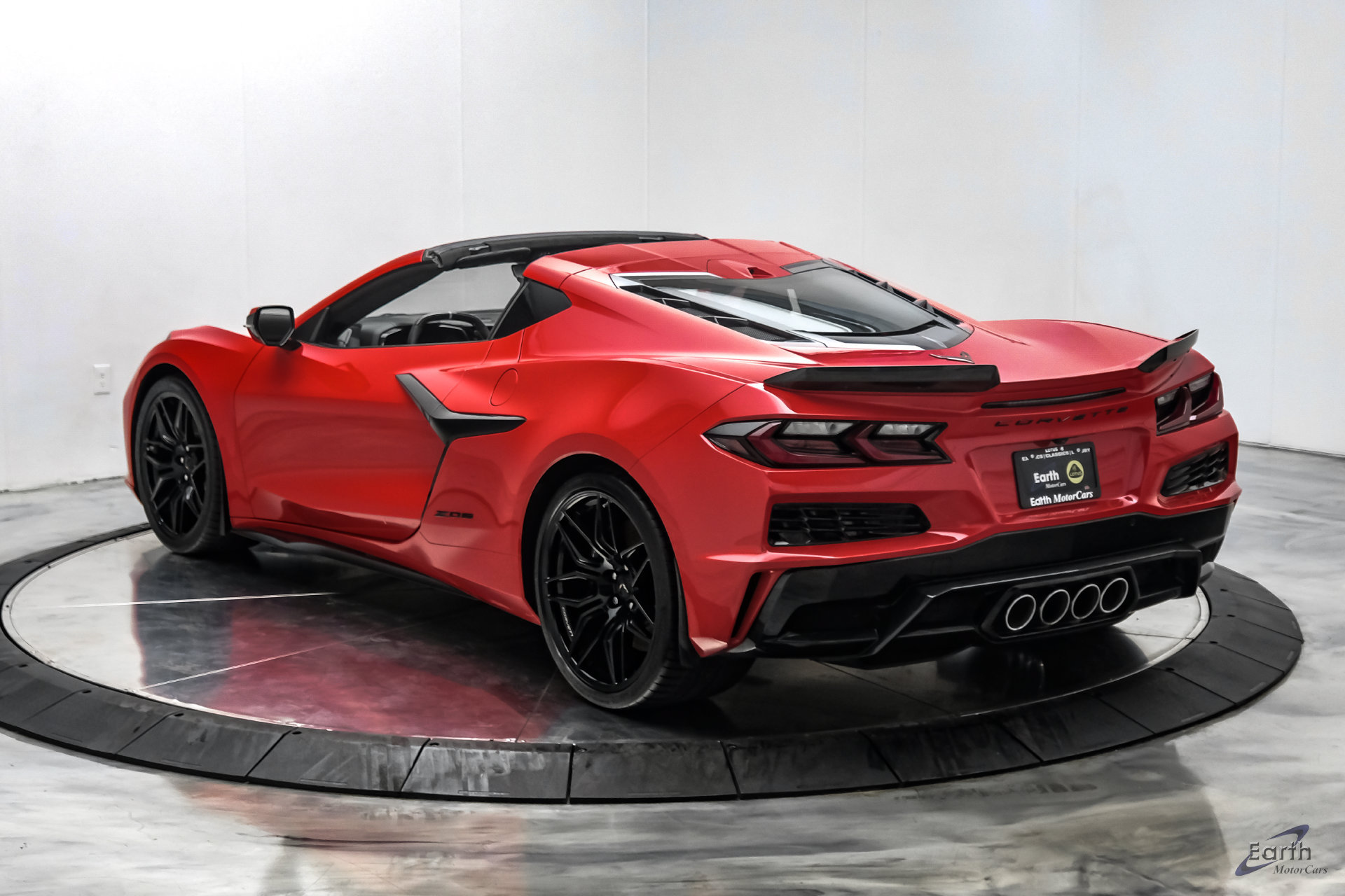 Used 2024 Chevrolet Corvette Z06 RWD image 15