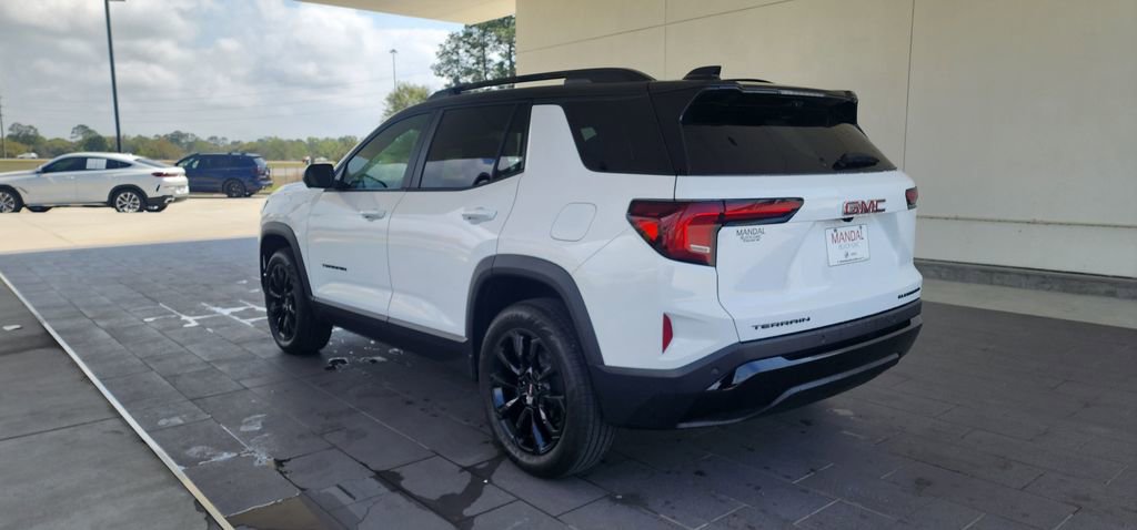 Used 2025 GMC Terrain Elevation w/ Elevation Premium Package image 8