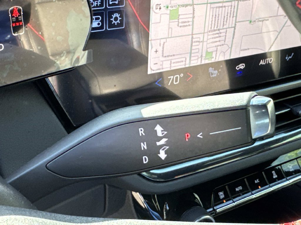 Used 2024 Chevrolet Equinox EV RS FWD image 28