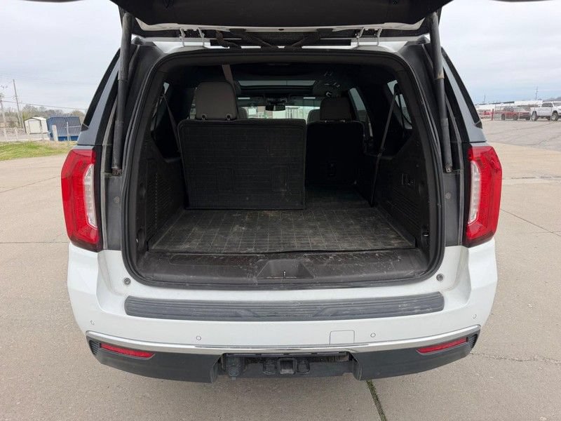 Used 2023 GMC Yukon XL SLT w/ SLT Premium Package AWD/4WD image 5