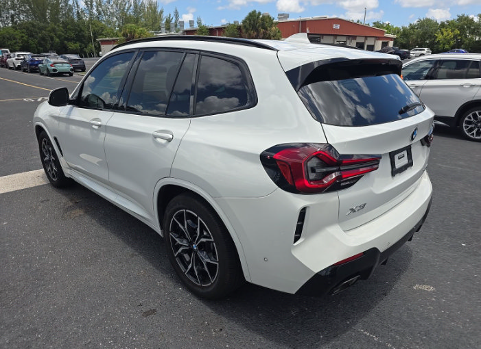 Used 2023 BMW X3 sDrive30i w/ M Sport Package RWD image 3