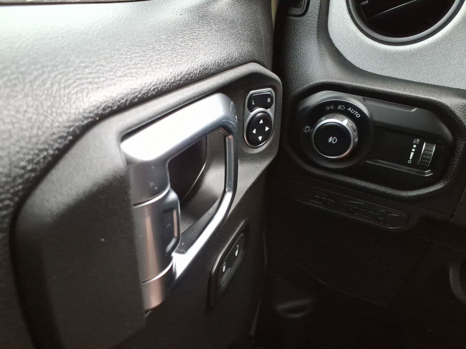 Used 2025 Jeep Wrangler Sport AWD/4WD image 19
