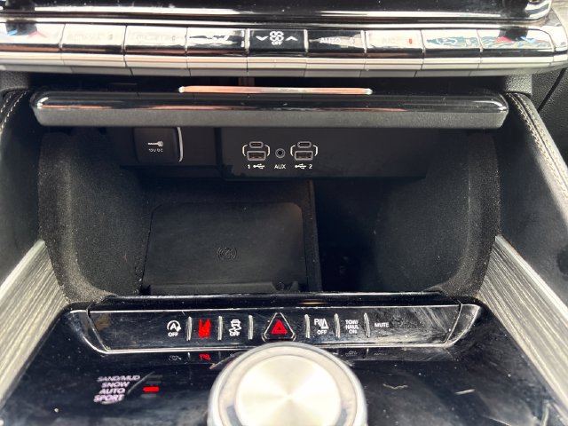 Used 2023 Jeep Wagoneer Series II AWD/4WD image 16