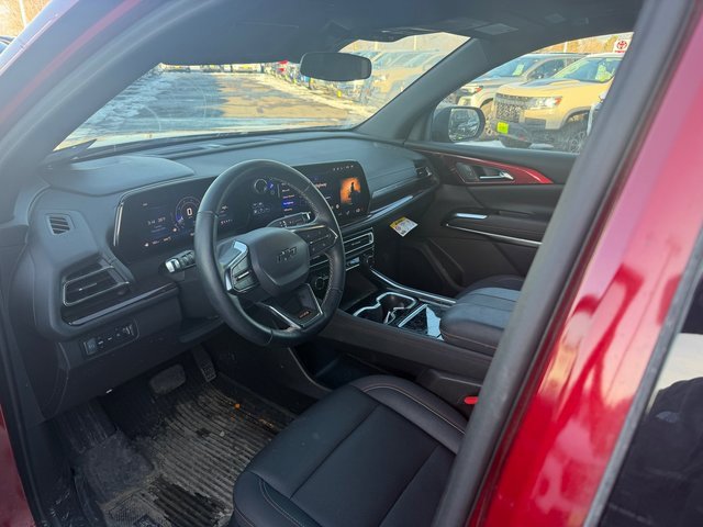 Used 2024 Chevrolet Traverse Z71 image 5