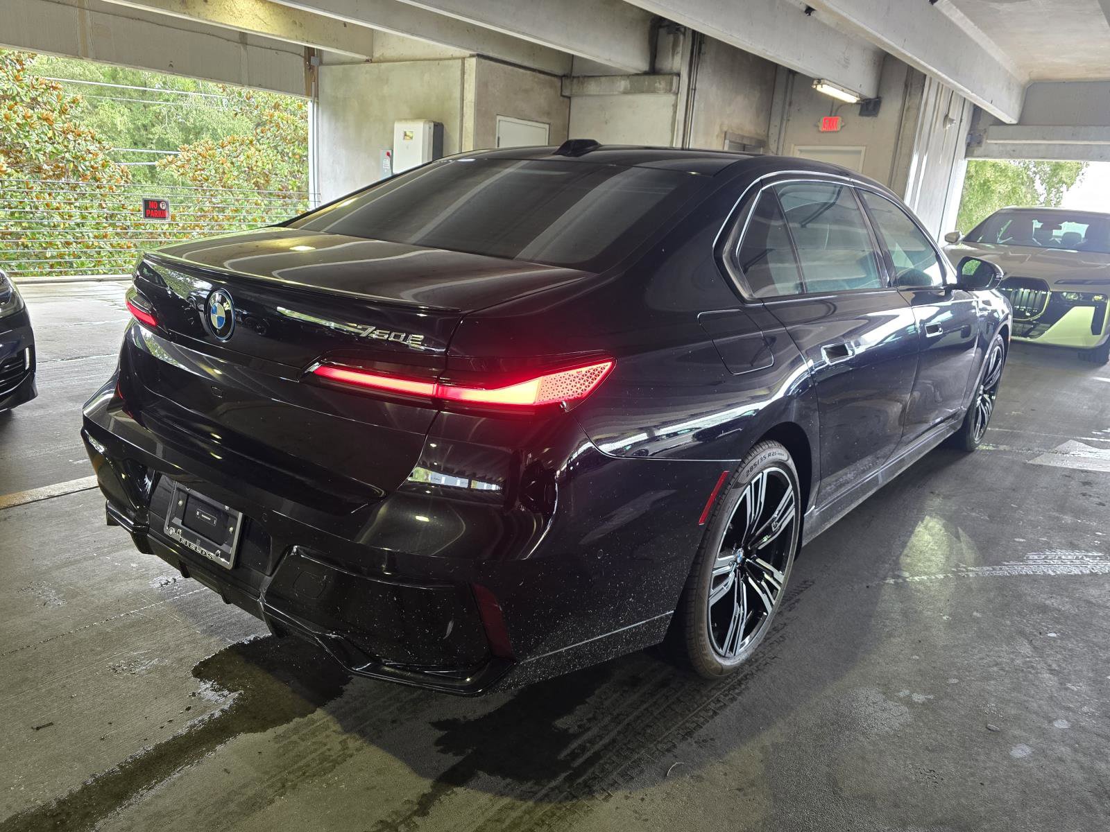 New 2025 BMW 750e xDrive w/ Premium Package image 3