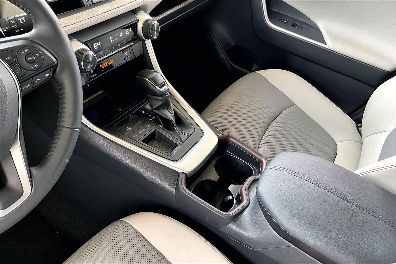 Used 2020 Toyota RAV4 Limited FWD image 15