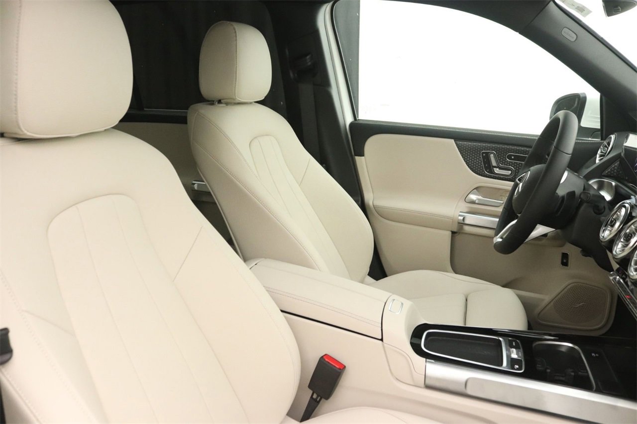New 2025 Mercedes-Benz GLB 250 image 9