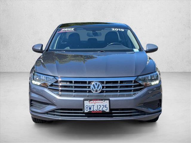 Used 2019 Volkswagen Jetta SE FWD image 2
