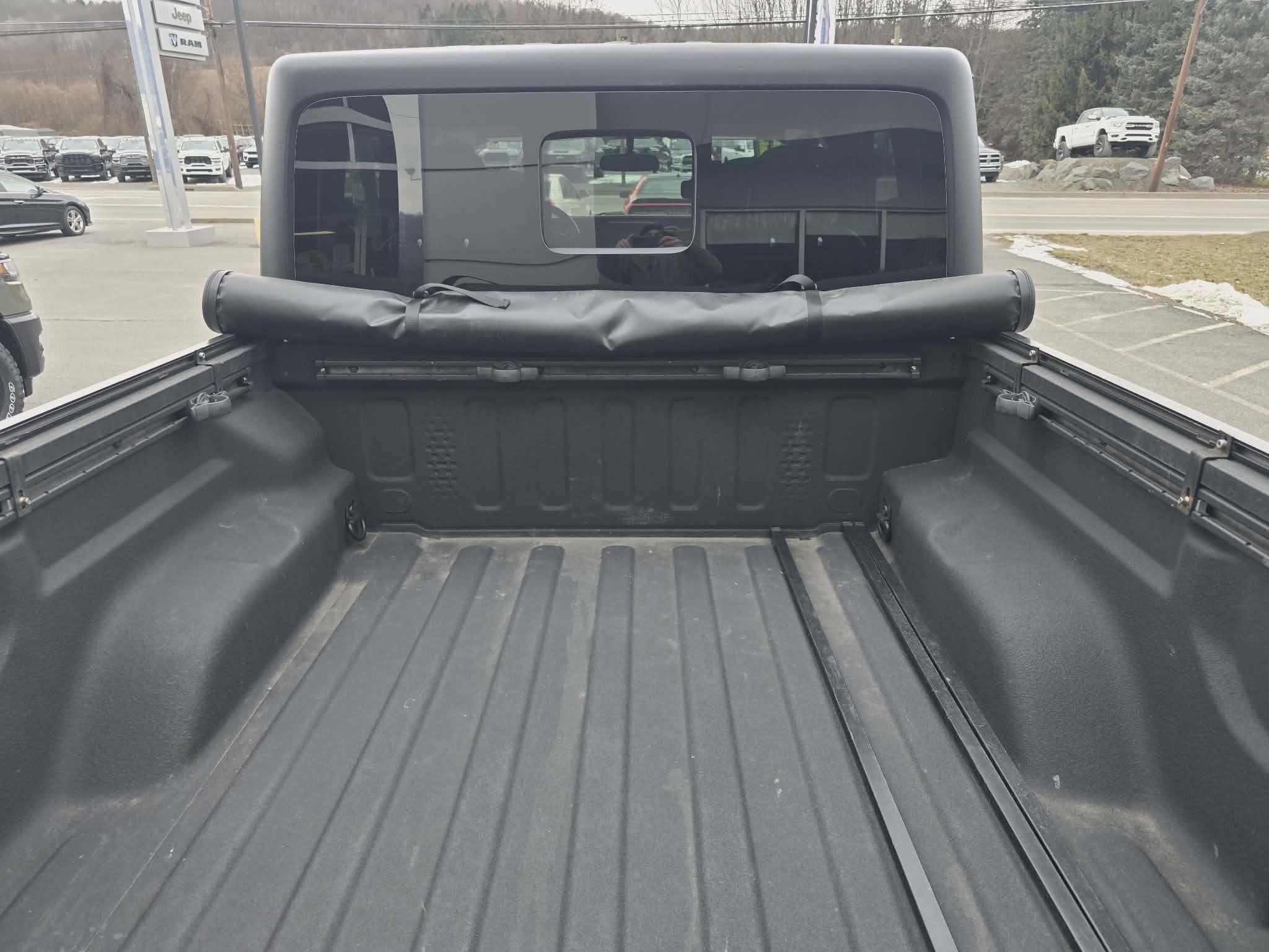 Used 2021 Jeep Gladiator Sport image 6