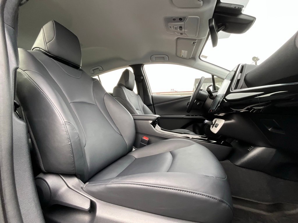 Used 2017 Toyota Prius Prime Advanced image 12