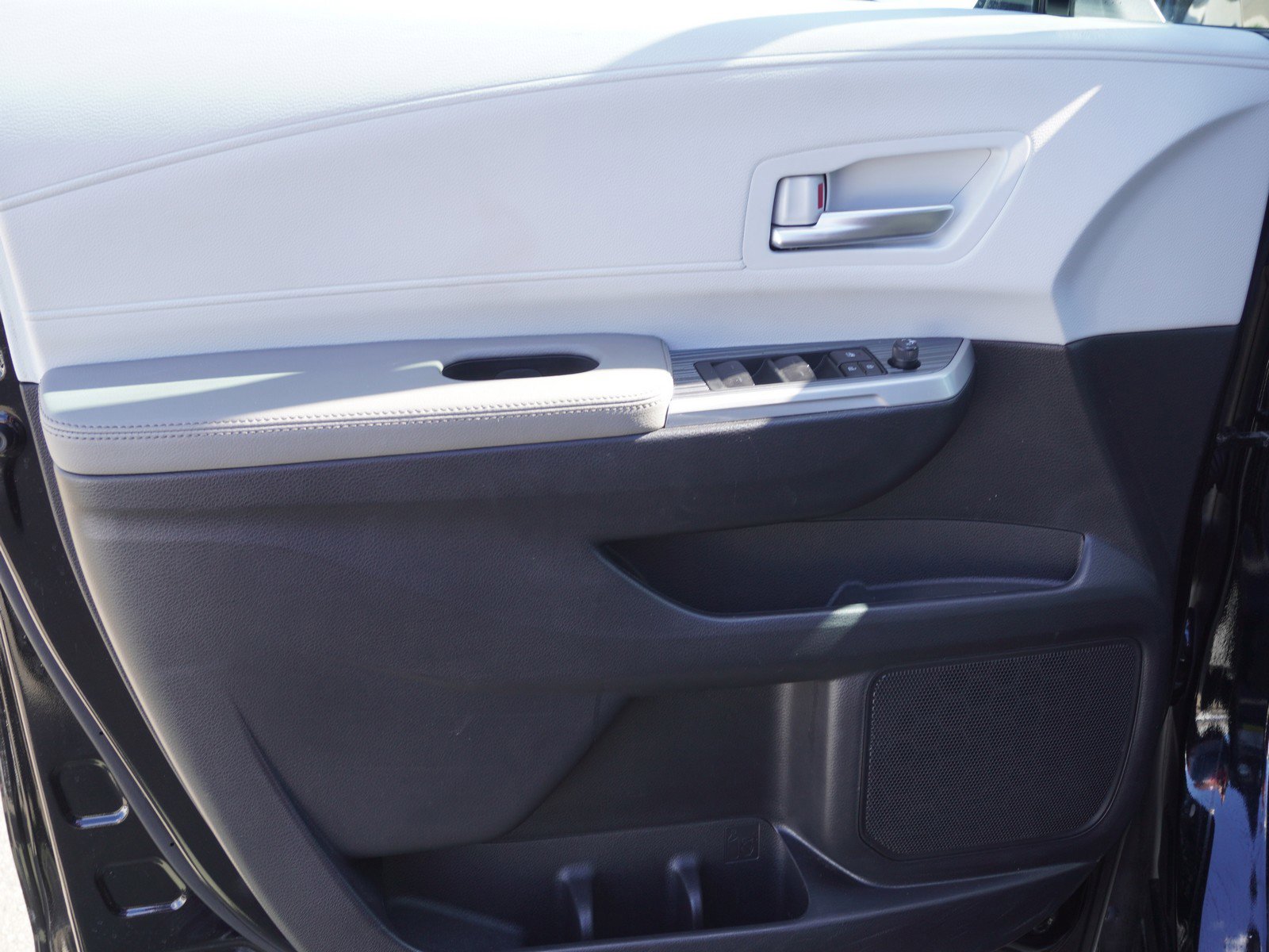 Used 2025 Toyota Sienna XLE image 20