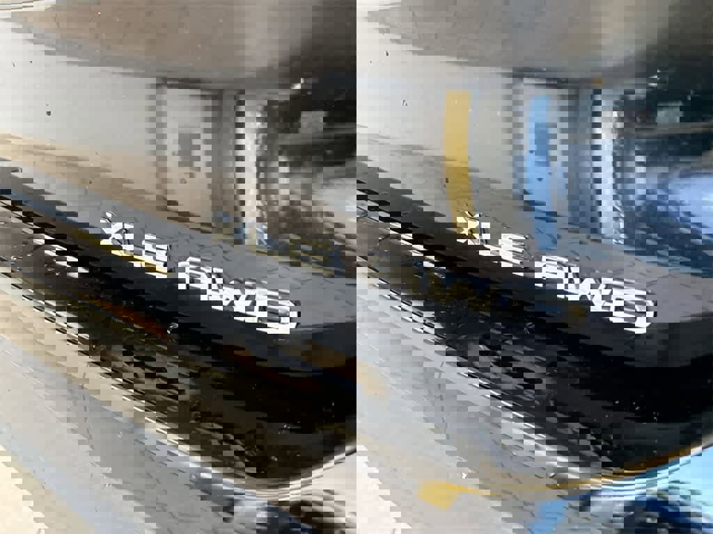 Used 2022 Toyota Highlander XLE image 11