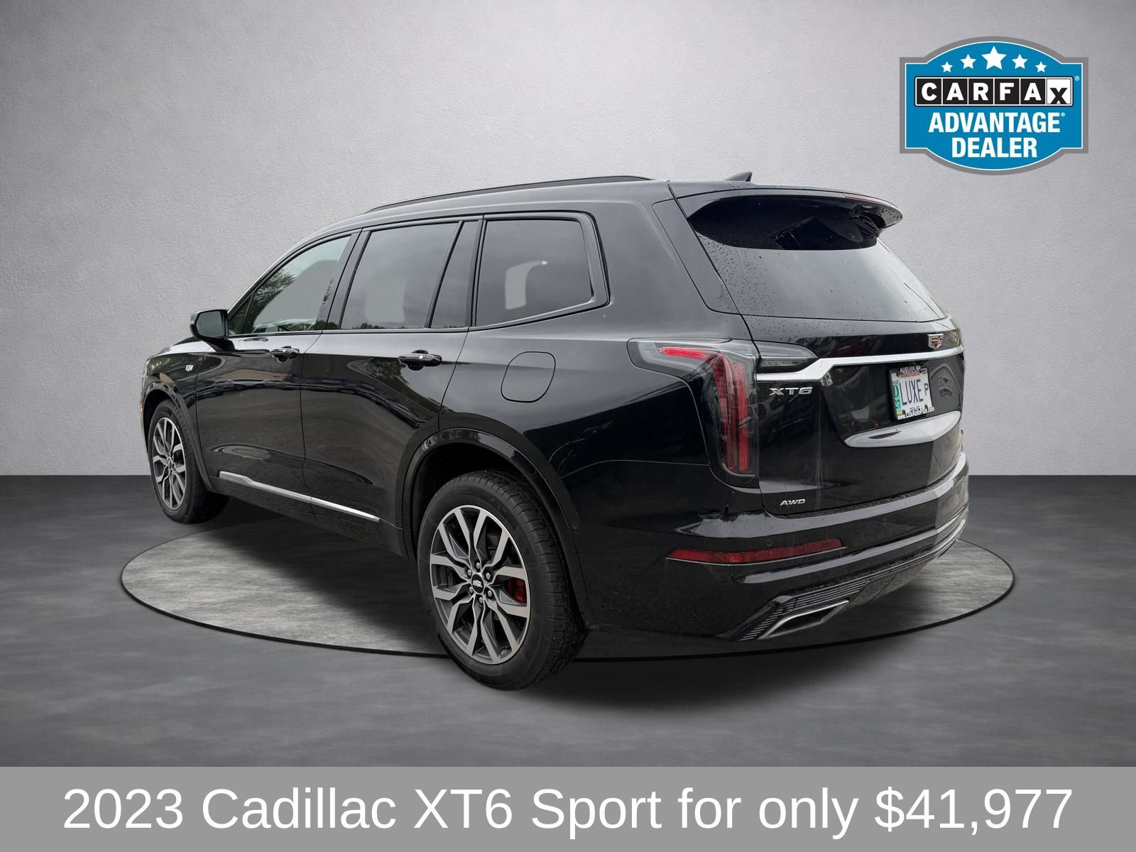 Used 2023 Cadillac XT6 Sport w/ Technology Package AWD/4WD image 3