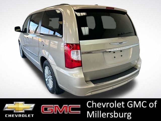 Used 2015 Chrysler Town & Country Touring-L w/ Driver Convenience Group image 6