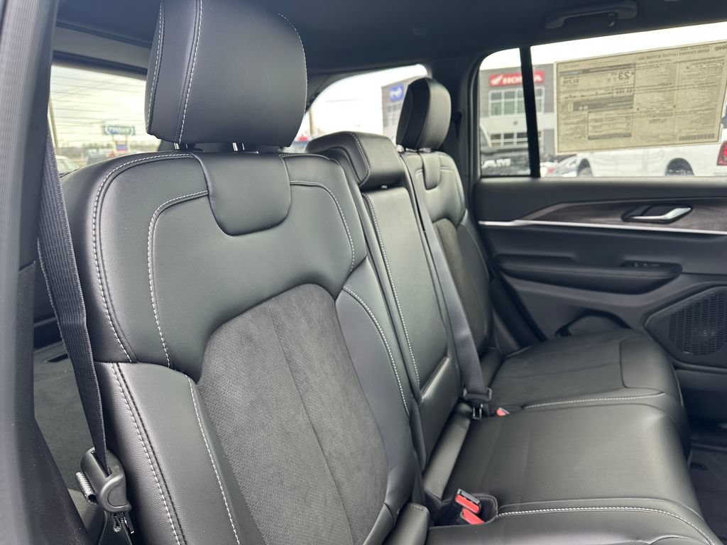 New 2026 Jeep Grand Cherokee Altitude AWD/4WD image 18