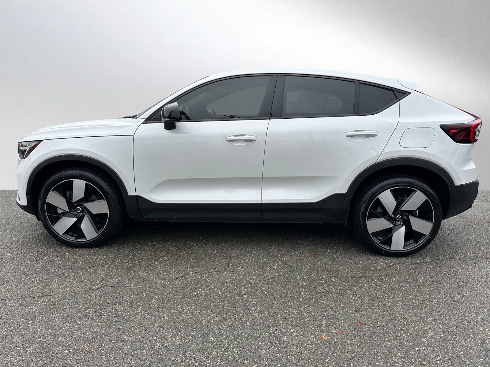 Certified 2023 Volvo C40 P8 Recharge Ultimate image 2