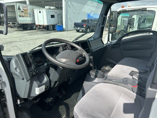 Used 2021 Isuzu NPR RWD image 16