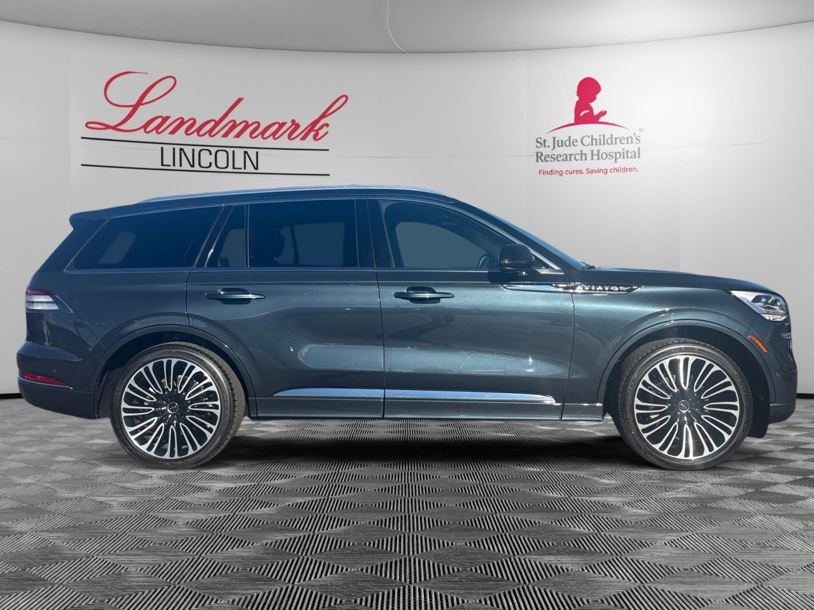 Certified 2024 Lincoln Aviator Black Label w/ Dynamic Handling Package image 6