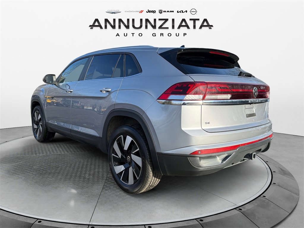 Used 2024 Volkswagen Atlas Cross Sport SE image 3