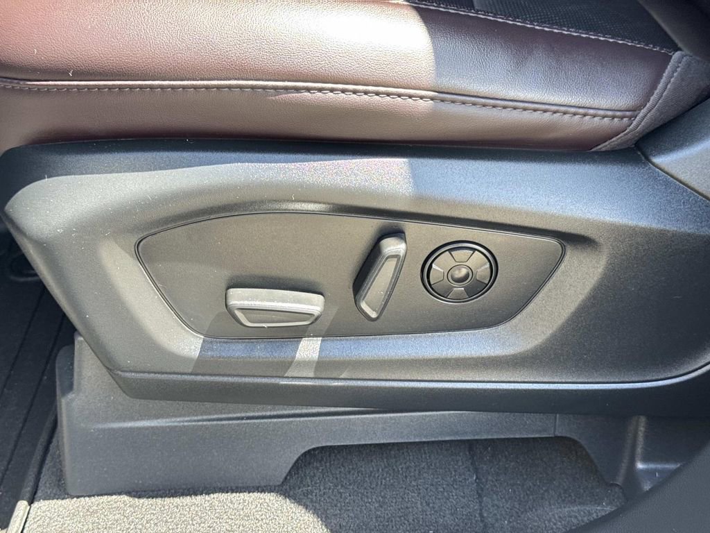 Certified 2025 Ford Explorer Platinum RWD image 21