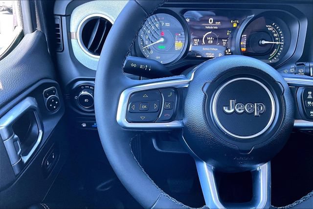 Used 2025 Jeep Wrangler Unlimited Sahara AWD/4WD image 11