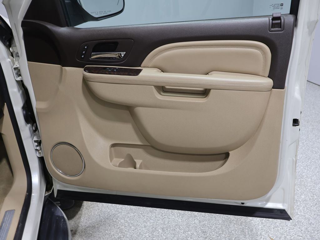 Used 2014 GMC Yukon XL Denali image 26