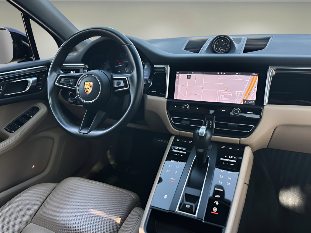 Used 2024 Porsche Macan Turbo AWD/4WD image 8