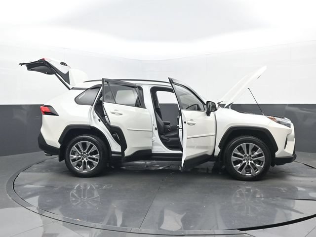Used 2022 Toyota RAV4 XLE Premium AWD/4WD image 33