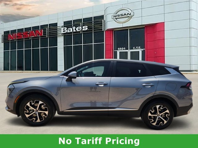 Used 2025 Kia Sportage EX FWD image 3
